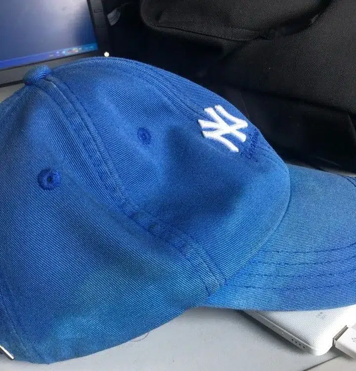 (Macchie di sudore sul cappello)