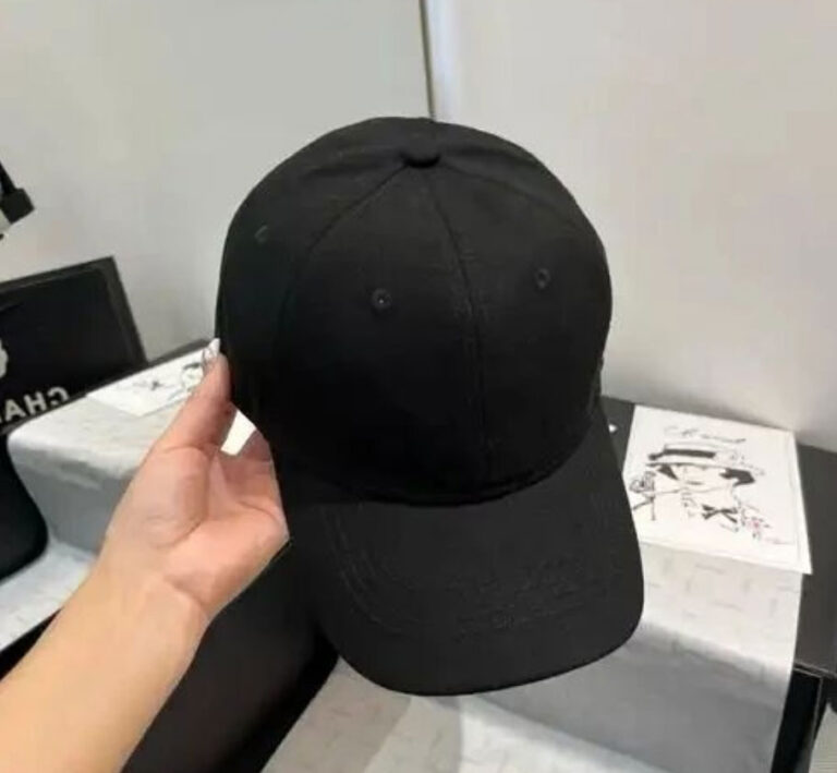 Pourquoi les chapeaux se décolorent-ils au bout de six mois ? Une usine révèle les 4 raisons principales