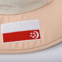Aung-Crown-khaki-chapeau-safari-avec-le-drapeau-national-sur-le-bord-KN2101284