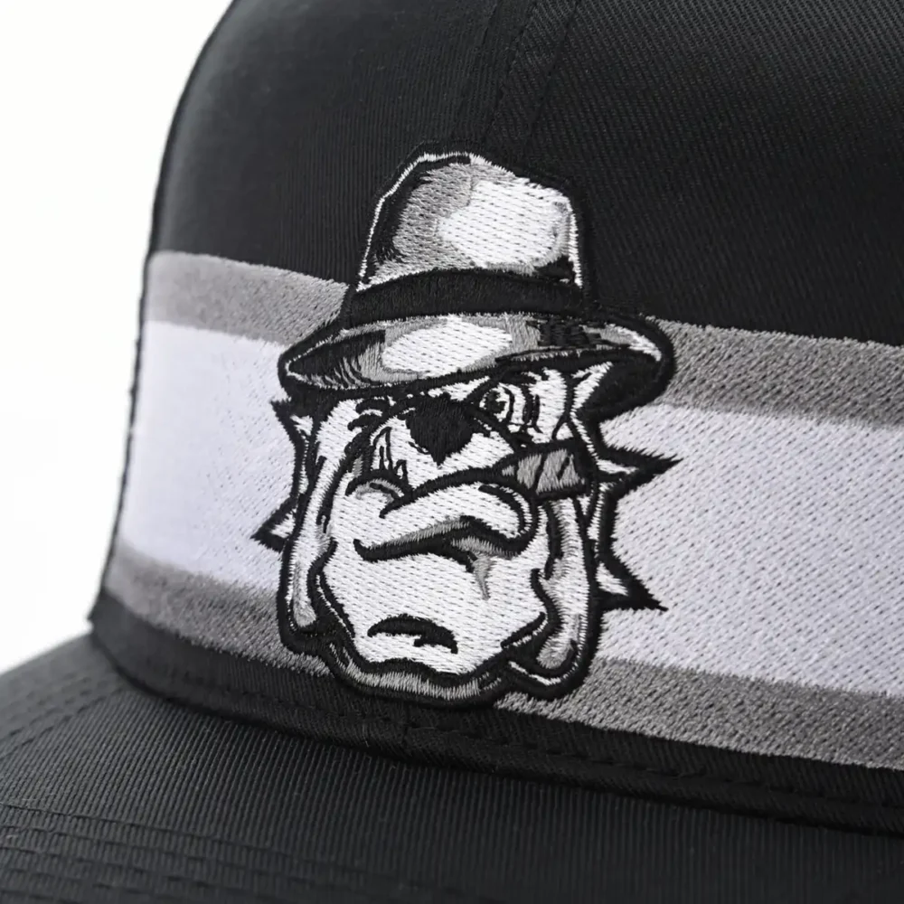 Aung-Crown-Männer-Polyester-Trucker-Hut-mit-flacher-Stickerei-Logo-auf-der-Vorderseite-KN2103044 Aung-Crown-Männer-Polyester-Trucker-Hut-mit-flacher-Stickerei-Logo-auf-der-Vorderseite-KN2103044