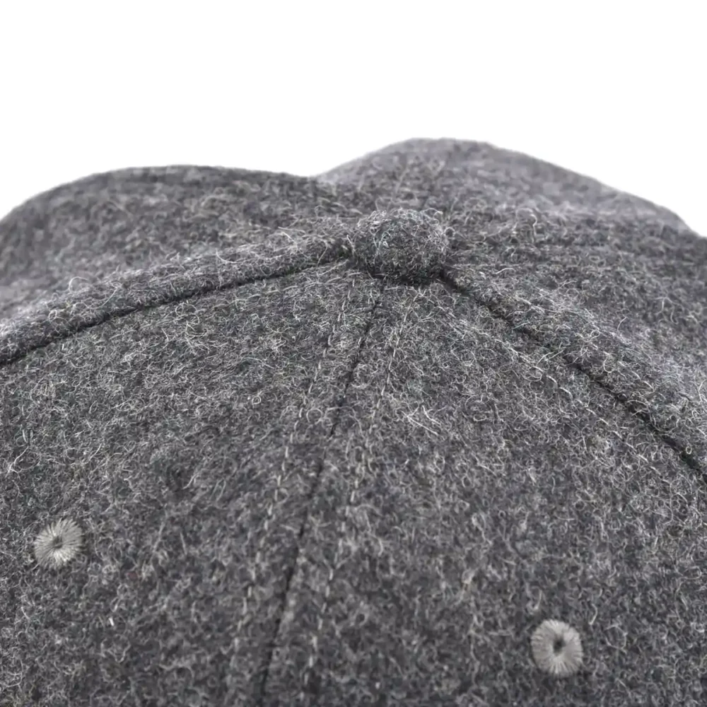 Aung-Crown-sombrero-snapback-negro-con-botón-top-y-ojales-embrocados-ACNA2011126 Aung-Crown-sombrero-snapback-negro-con-botón-top-y-ojales-embrocados-ACNA2011126