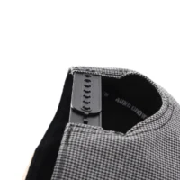 Aung-Crown-suede-chapeau à bretelles-avec-un-clapet-en-plastique-noir-KN2102045