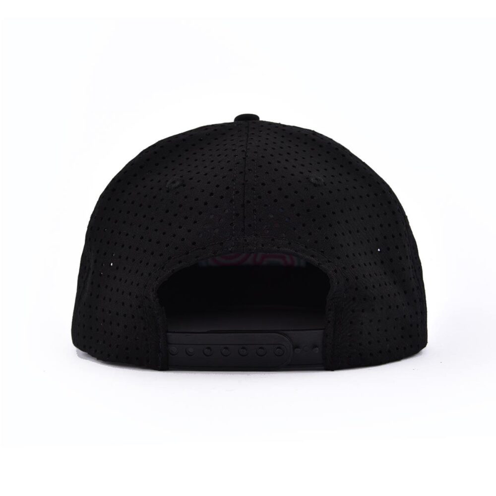 Aung-Crown-Sombrero de camionero unisex de ala plana con cierre de plástico negro y reverso con perforación láser-KN2102073 Aung-Crown-Sombrero de camionero unisex de ala plana con cierre de plástico negro y reverso con perforación láser-KN2102073
