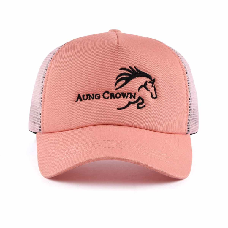 Los momentos más icónicos de los famosos con la popular gorra Trucker