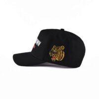 der-flache-Stickerei-Tigerkopf-auf-der-Seite-der-Männer-schwarze-Baseball-Mütze-KN2012151