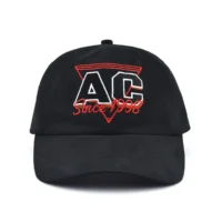 le-devant-de-la-casquette-de-baseball-en-toile-noire