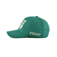 el-horizontal-lado-del-verde-gorra-de-béisbol-de-exterior-KN2012163