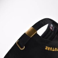 le-metal-buckle-tuck-in-closure-of-the-5-panel-baseball-hat-KN2012251