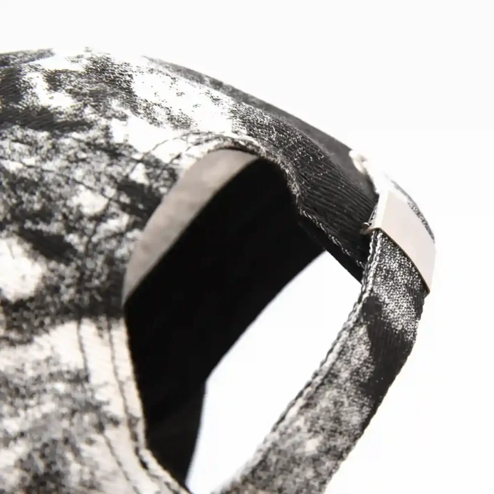 Металлическая пряжка, застегивающаяся на модной бейсбольной кепке Металлическая пряжка, застегивающаяся на модной бейсбольной кепке