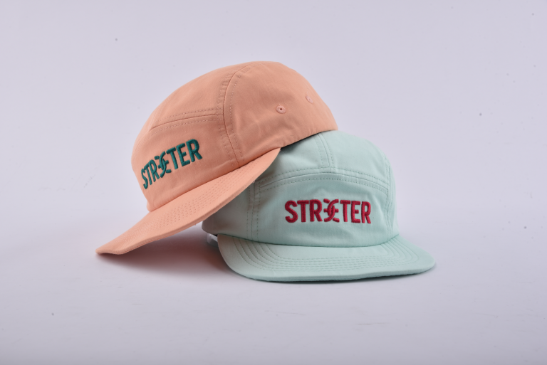 DIY-Ideen für einen weiß-blauen Trucker-Hut