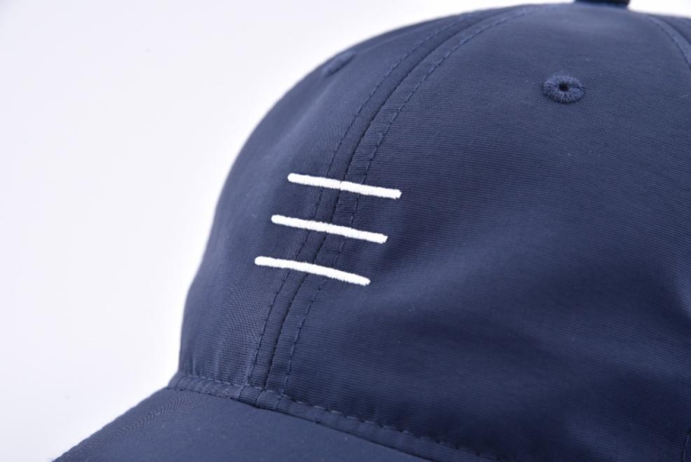 Chapeau baquet : un symbole polyvalent pour la mode décontractée