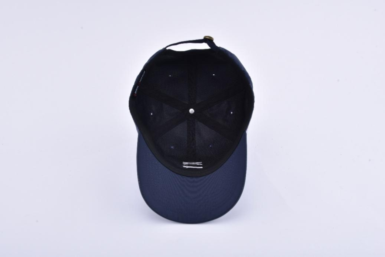 Outdoor Bucket Hat : Les chapeaux à bord plat pour les passionnés de mode