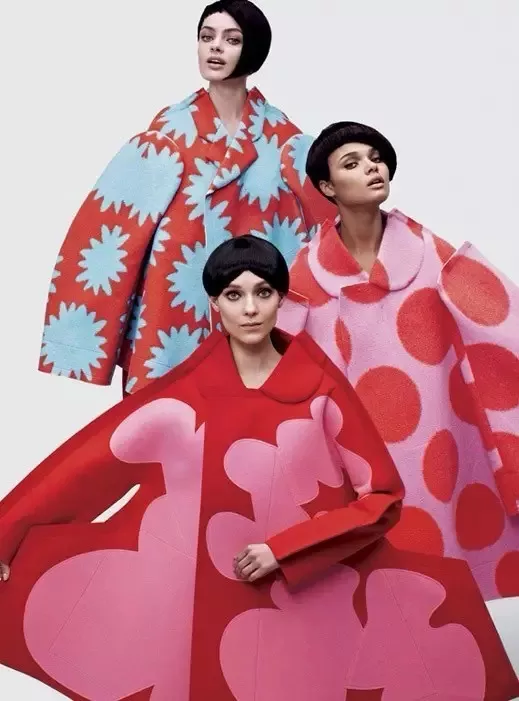 ▲ Comme des Garcons, "V", 2013, fotografiado por Sebastian Faena.