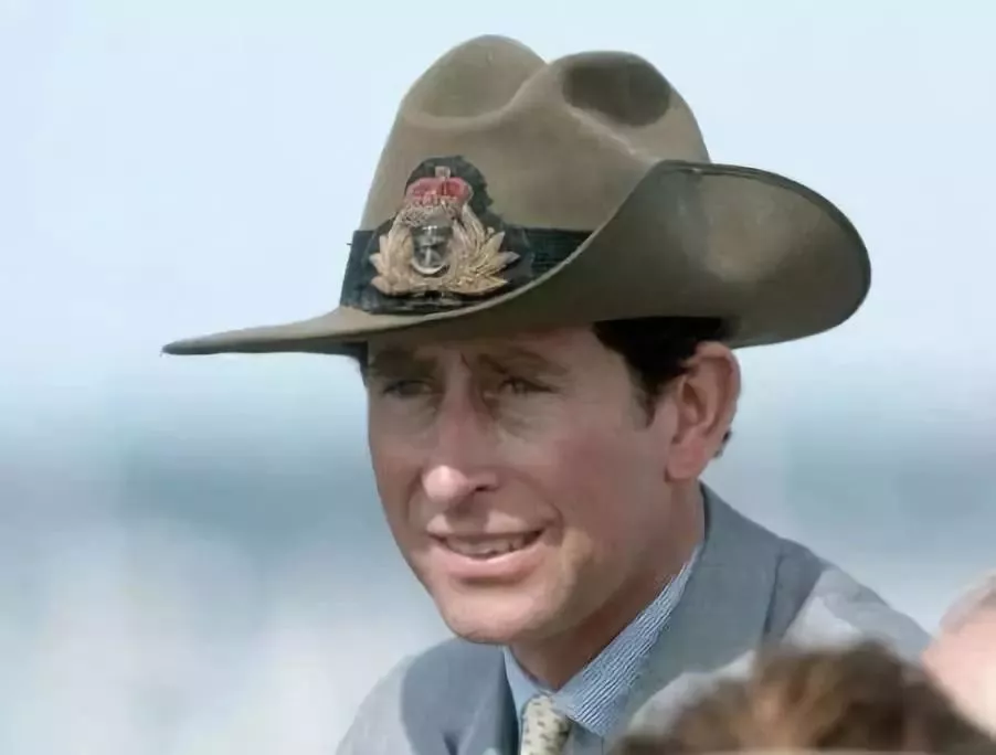 Il Principe Carlo con il Fedora