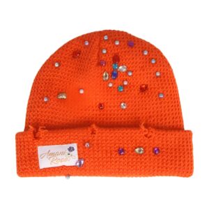 Mit Seidensatin gefütterte Acryl-Mützen mit individuellem Buchstabenmuster aus Strasssteinen