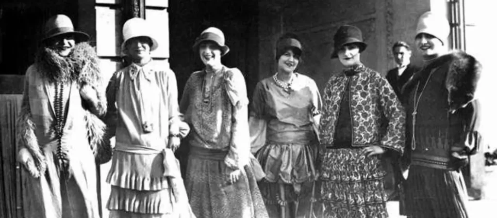 2.1920s_ Transformation de l'indispensable à l'ornement - 01