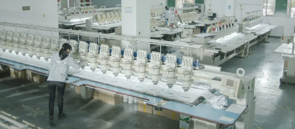 fabricant de chapeaux à grande échelle - Aung Crown