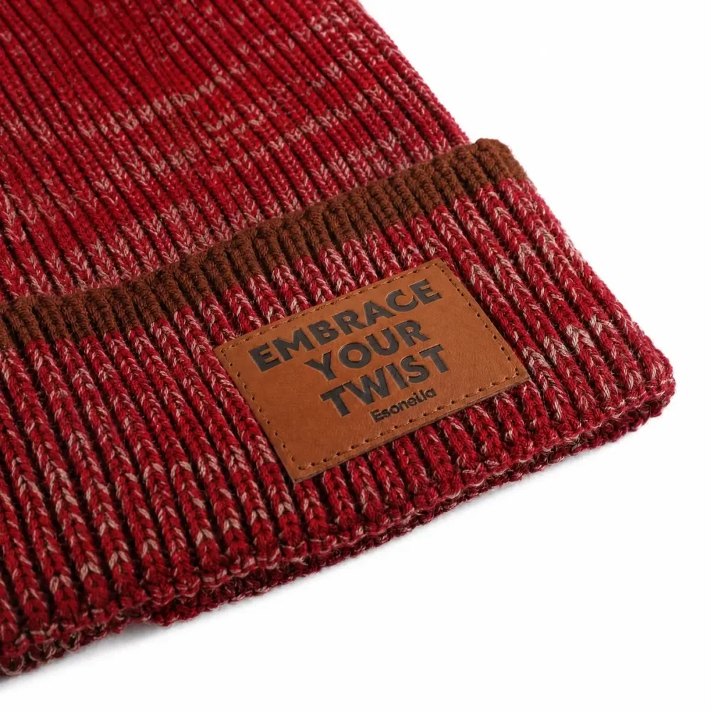 Patrón de cuero PU con dos tonos y gorro de punto AG-UWBN26021-2, detalles del logotipo Patrón de cuero PU con dos tonos y gorro de punto AG-UWBN26021-2, detalles del logotipo